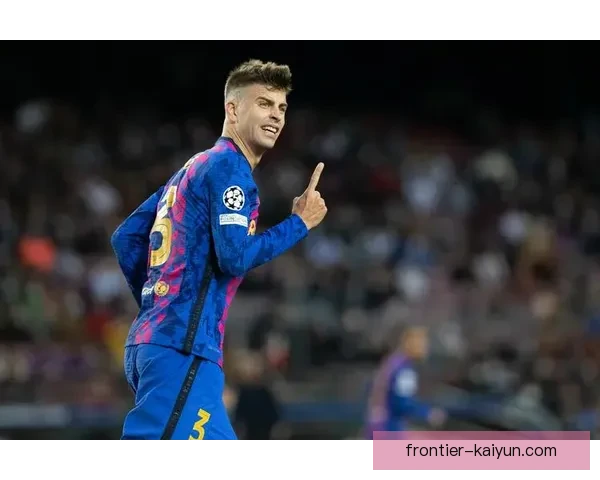 皮克表现稳健，继续在后防线上展现出色的指挥能力与领导风范