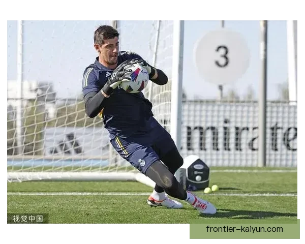 库尔图瓦在英超转会传闻中状态稳健，未来去向值得关注